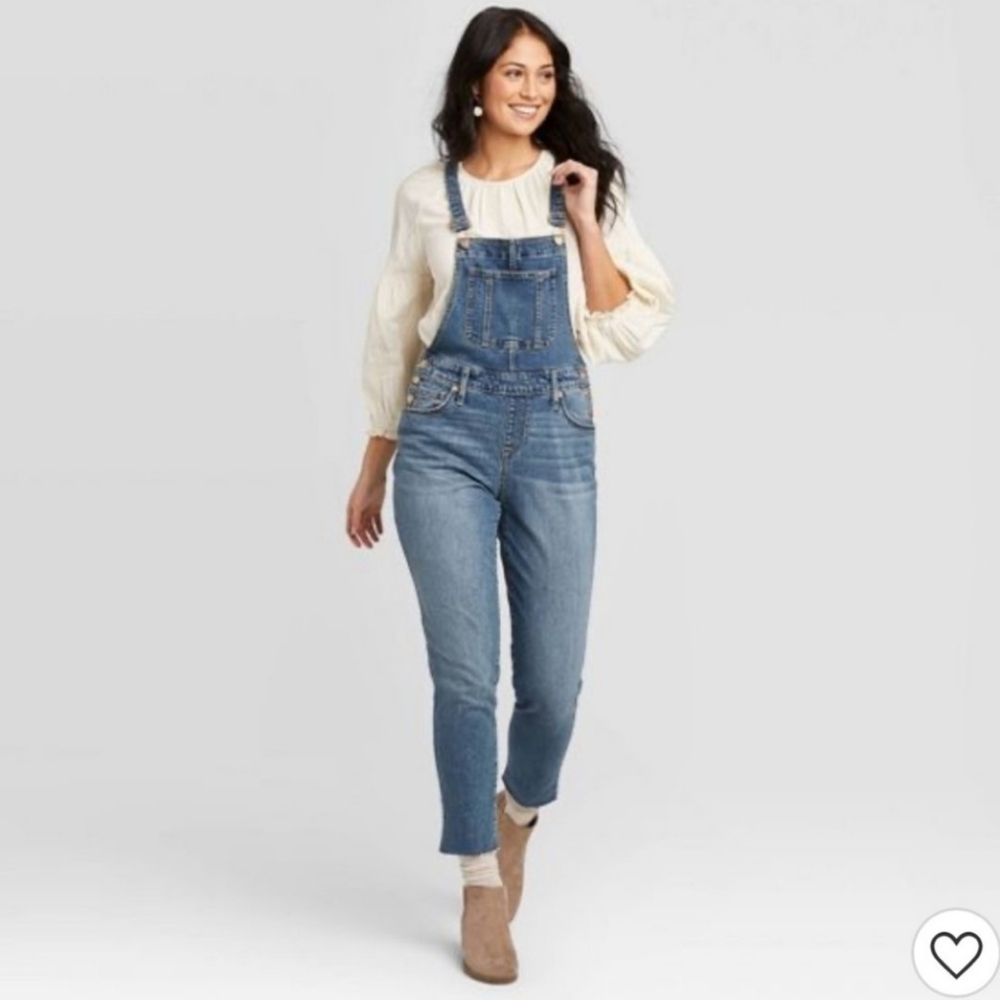 Women's High-Rise Raw Hem Taper Cropped Overalls Medium Wash